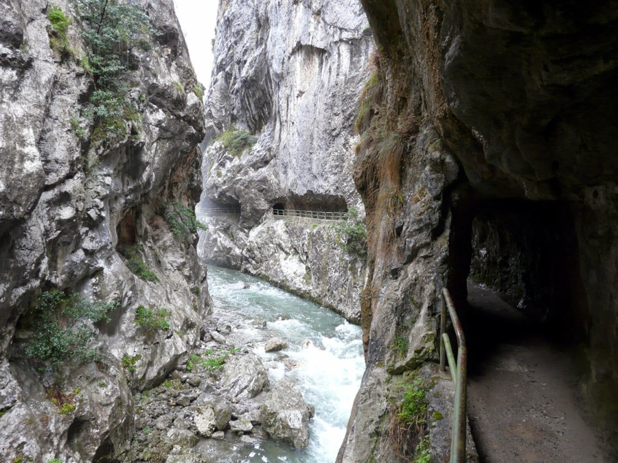 cain ruta del cares principio del desfiladero
