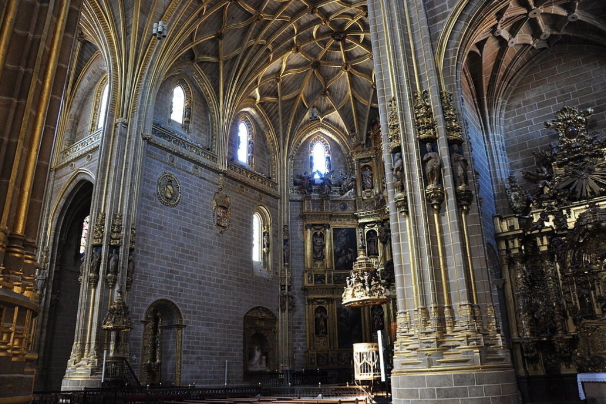 interior catedral vieja, Plasencia