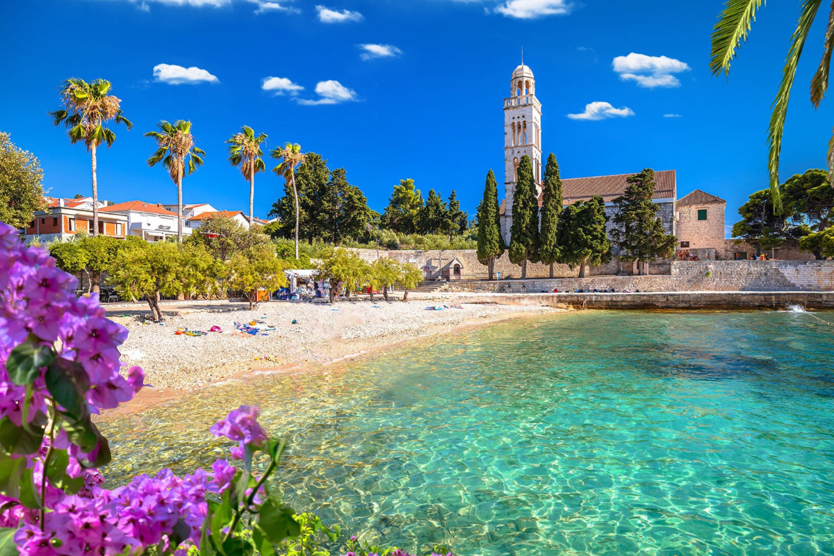 Isla de Hvar: elegancia mediterránea, calas escondidas y campos de lavanda