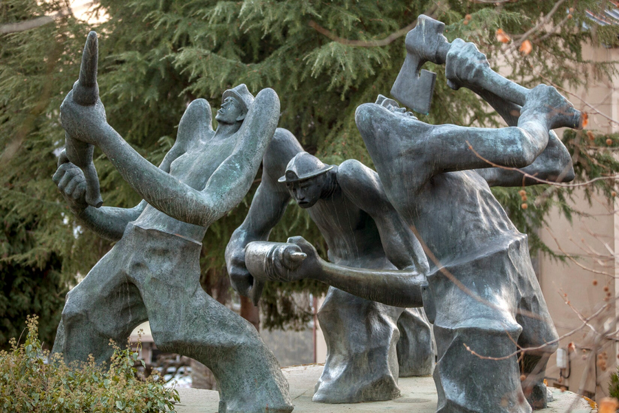 Escultura homenaje a los mineros villalblino