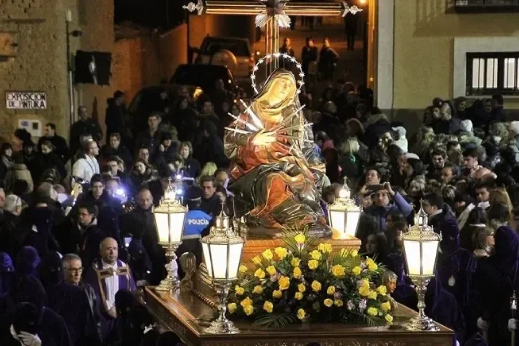 Procesión de la Soledad (Jueves Santo, noche) Medina de Riosseco