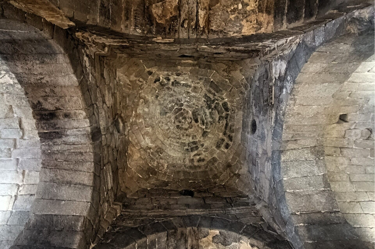 Ermita y Sitio Histórico de Santa María de Melque. El Bastión de Piedra
