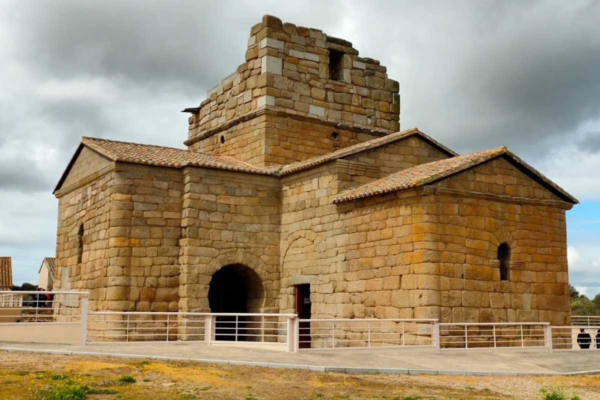 Ermita y Sitio Histórico de Santa María de Melque. El Bastión de Piedra