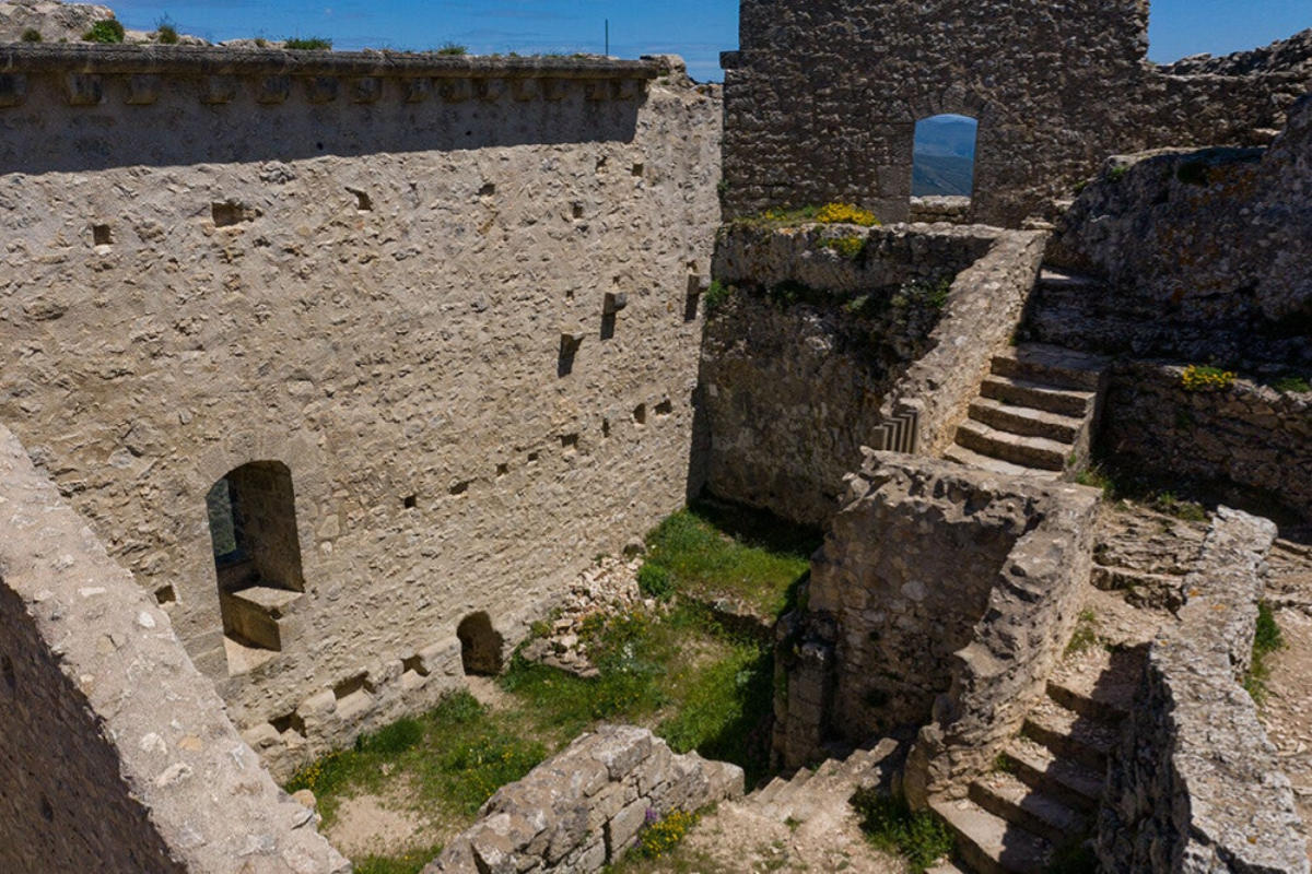 Peyrepertuse — El castillo-dragón del Languedoc
