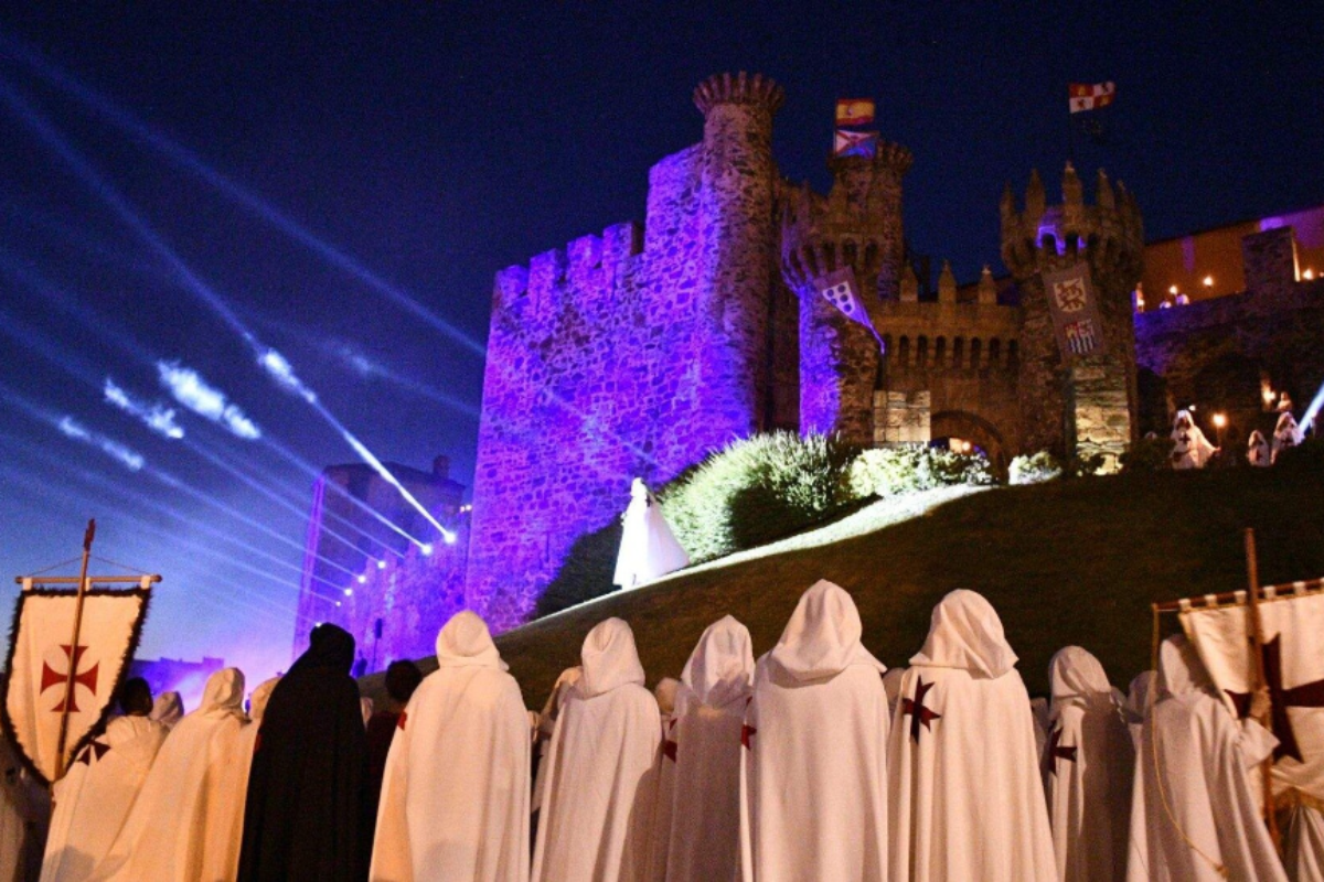 desfile Templario y Fuegos Artificiales en el castillo de Ponferrada