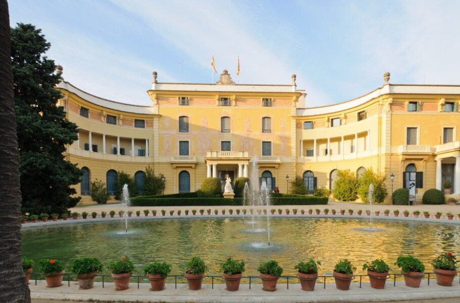 Palacio Real de Pedralbes: jardines, realeza y arquitectura modernista