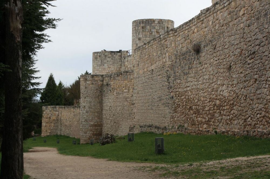 Castillo de Burgos: la memoria de la ciudad tallada en roca