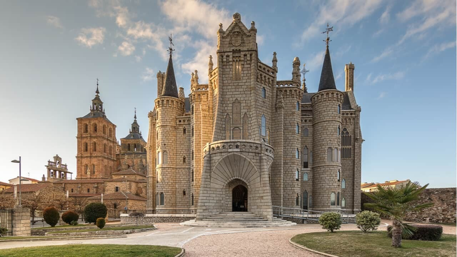 Vista del Palacio GAudí