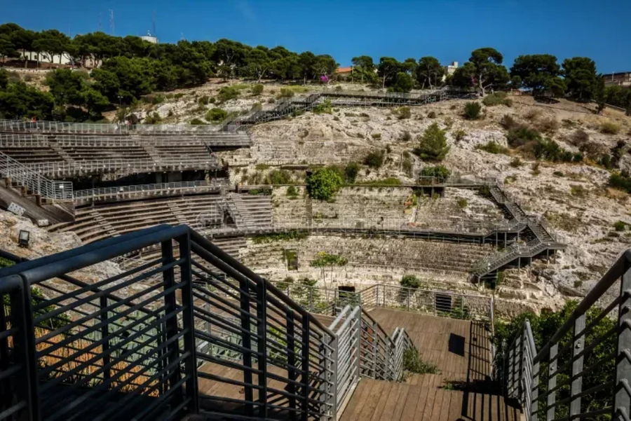 Anfiteatro Romano de Cagliari: El eco de la antigua Roma en Cerdeña