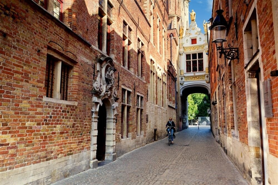 Blinde-Ezelstraat: el pasaje del asno ciego y sus leyendas