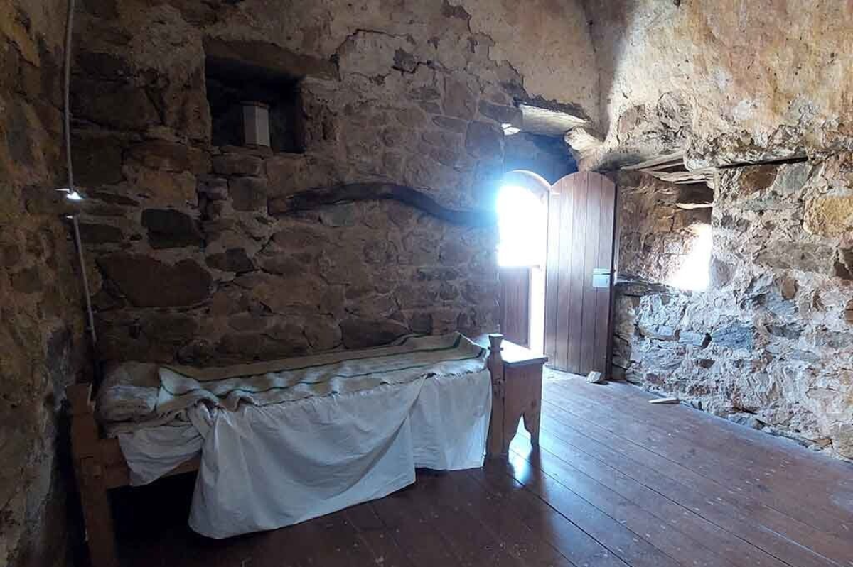 Interior Castillo de Cornatel