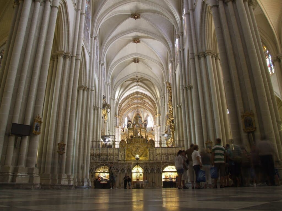 naves y deambulatorio de la Catedral de Toledo