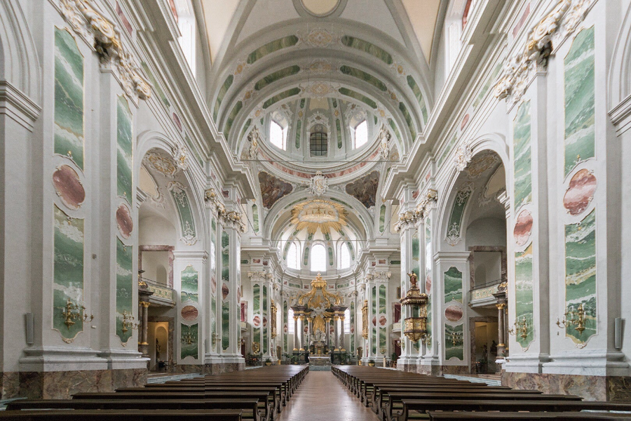 interior Iglesia Jesuita de Mannheim: barroco celestial en el corazón urbano