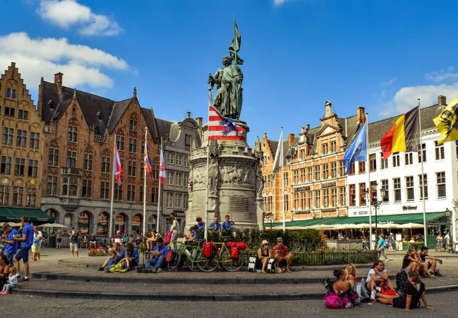 Grote Markt (Plaza Mayor), Brujas