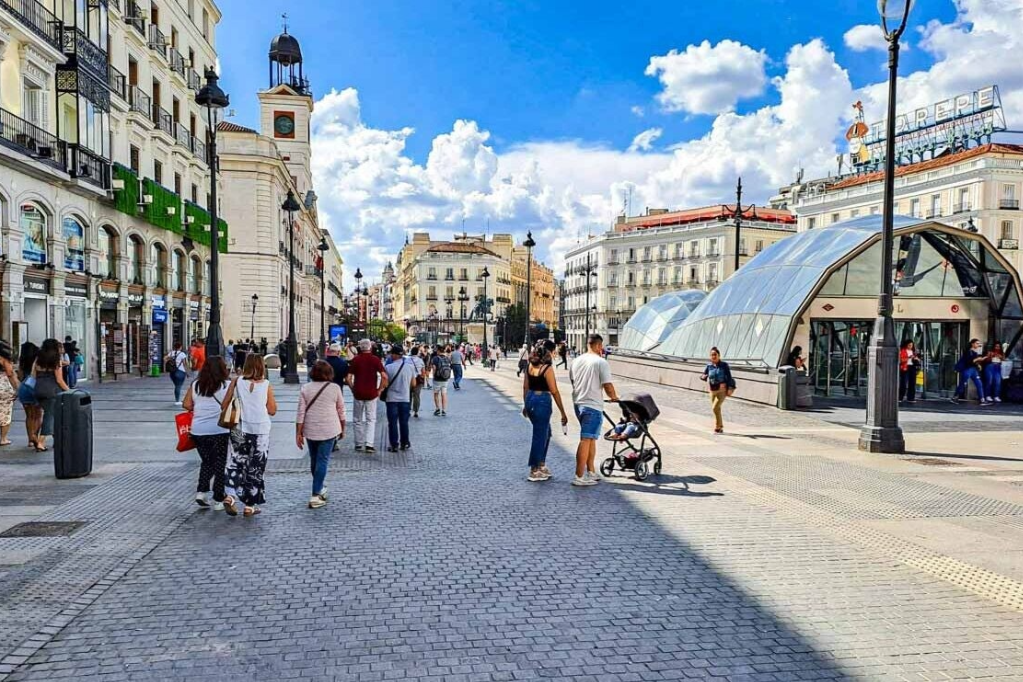 Puerta del Sol: el latido del Casco Histórico