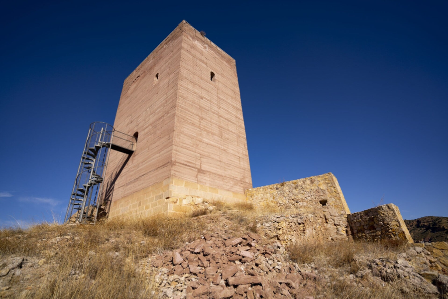 Torre rehabiliada para la visita del Castillo de Villel en Teruel