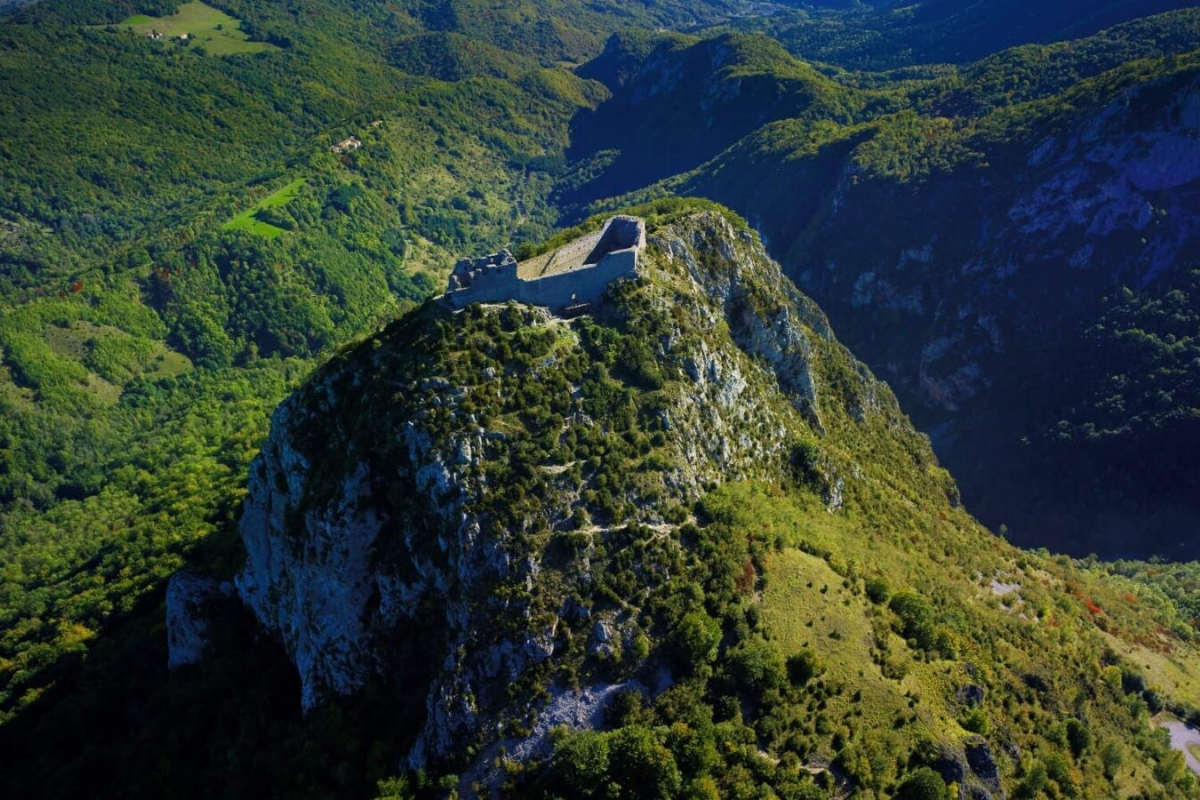 Montségur: el lugar y el mito