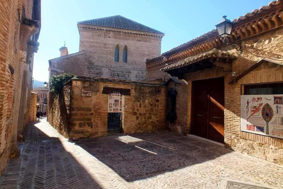 Calles con historia y leyendas en la Judería de Toledo