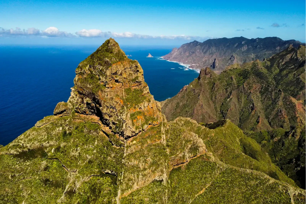 Anaga: bosques antiguos, crestas afiladas y senderos entre nubes