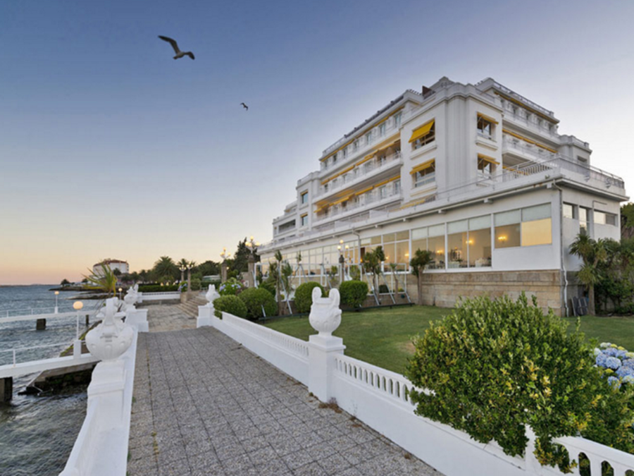 Balneario histórico y hotel – Vapor, elegancia y arquitectura del descanso