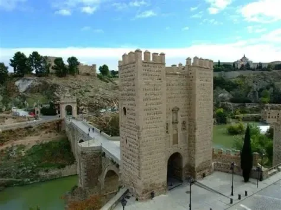 Torre del Puente Alcantara Toledo