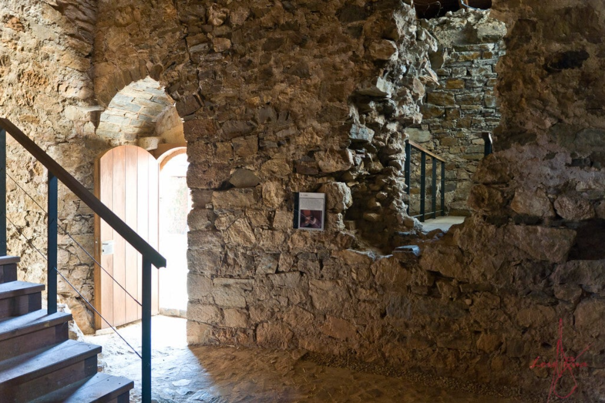 Entrada Castillo de Cornatel