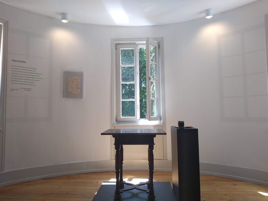 Hölderlin compartió habitación en su juventud con Hegel y Schelling