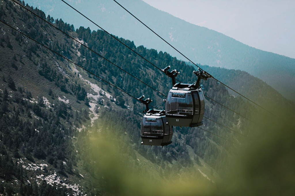 Les Bons, Teleferico