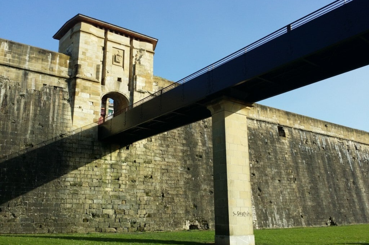 Muralla, Casco histórico de Hondarribia