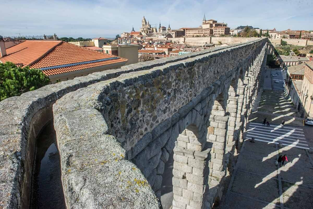 Entrada en Segovia y el acueducto soterrado