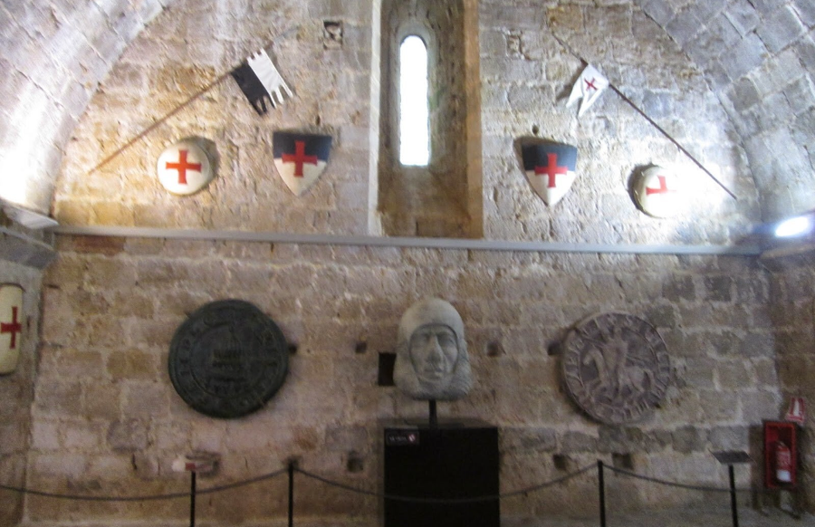 Detalle de la sala templaria del castillo de Papa Luna