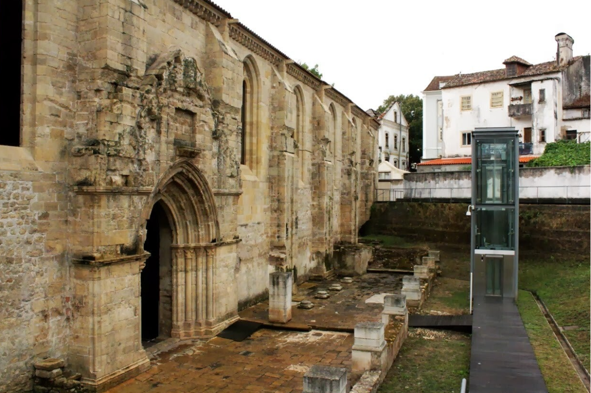 Antiguo Monasterio de las Clarisas Santa Clara-a-Velha