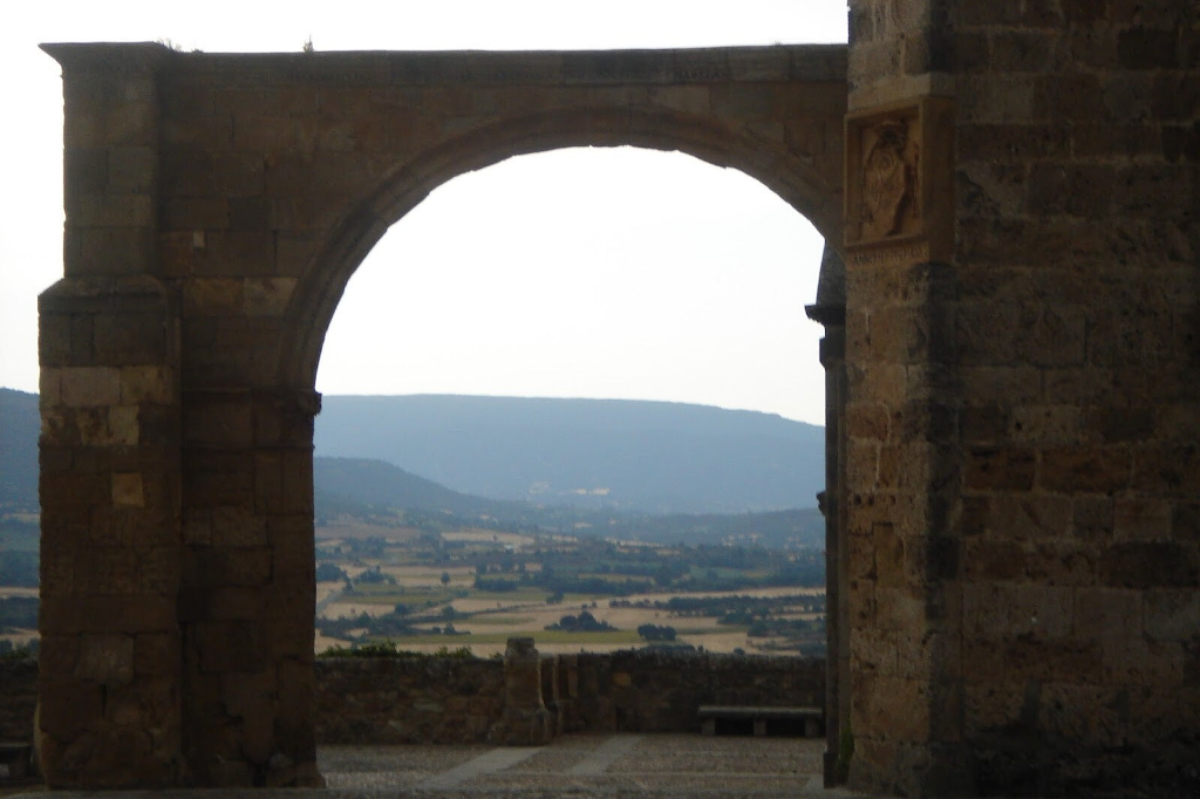 Castillo de los Velasco (Frías): Fortaleza legendaria sobre el peñasco de La Muela