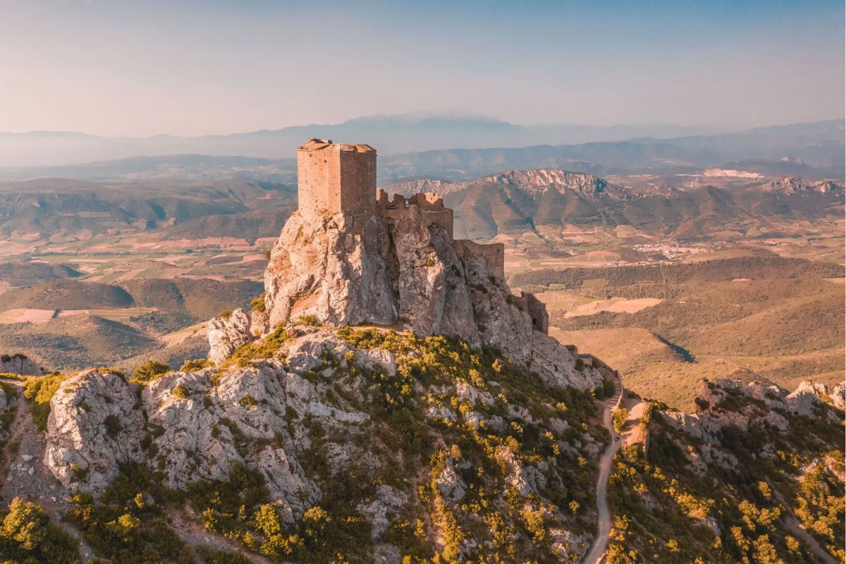 Quéribus — El castillo del viento y la última resistencia