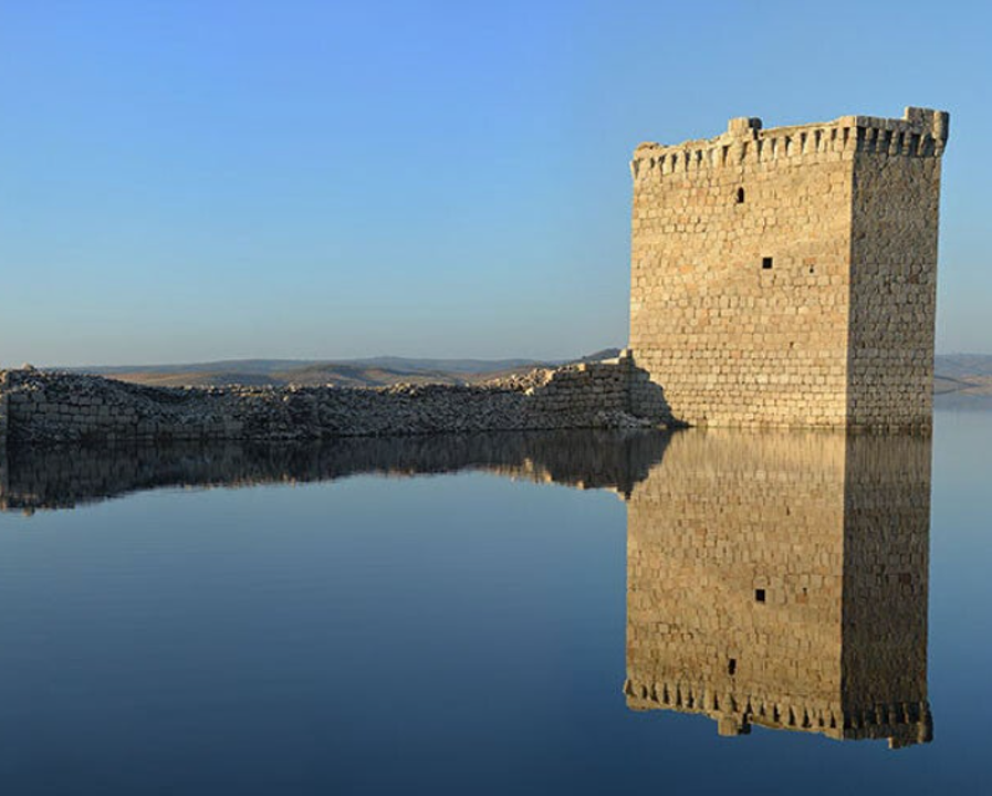 Castillo Templario de Alconétar sumergido en la aguas