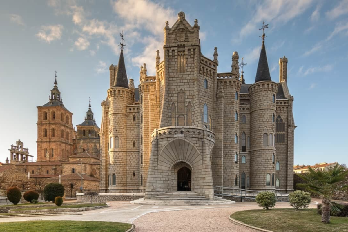 Vista del Palacio GAudí