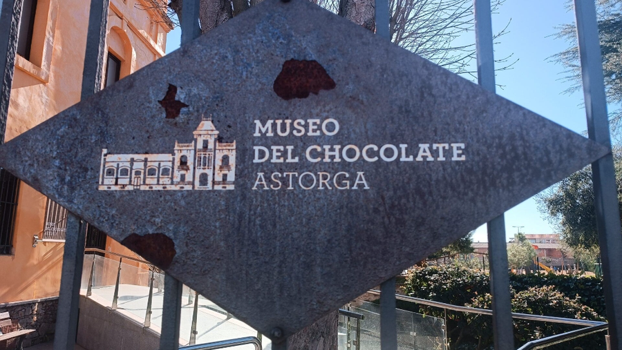 Cartel del Museo de Chocolate en la fachada del edificio