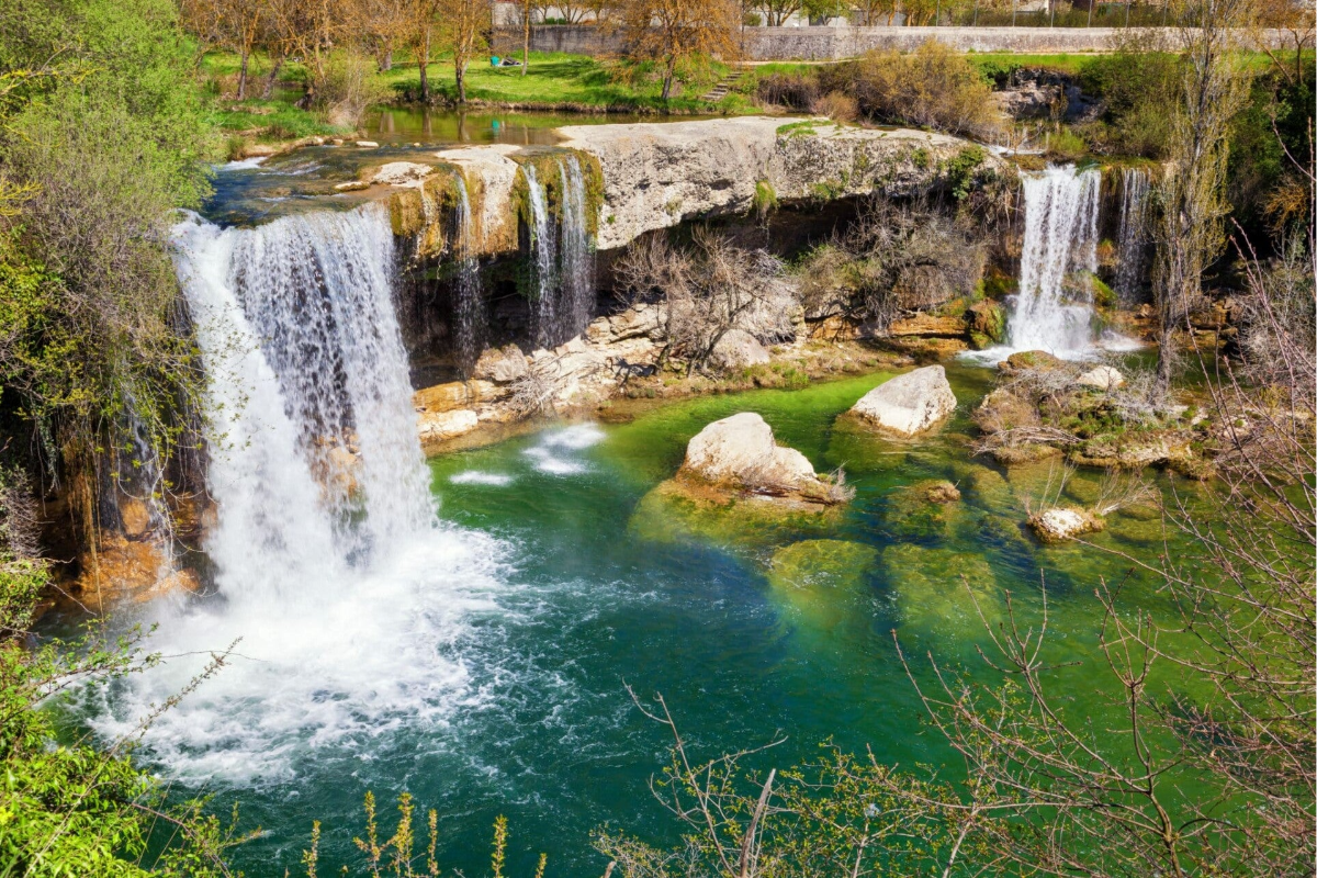 Cascada de Pedrosa de Tobalina (El Peñón): Un salto de agua que enamora