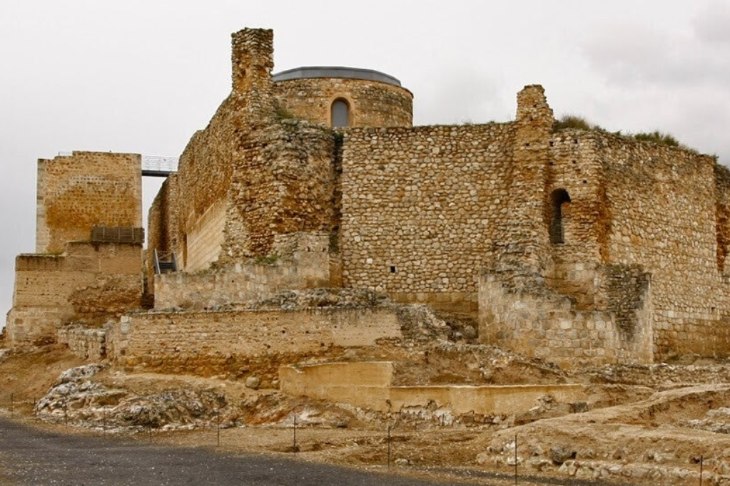 Castillo y Enclave Arqueológico de Calatrava la Vieja
