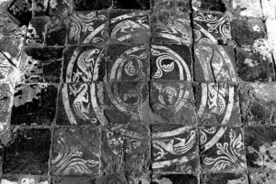 Azulejos medievales encontrados en la excavación del castillo de Tiebas, Navarra