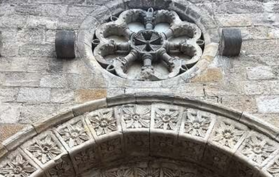 Iglesia de San Juan de Puerta Nueva rosetón
