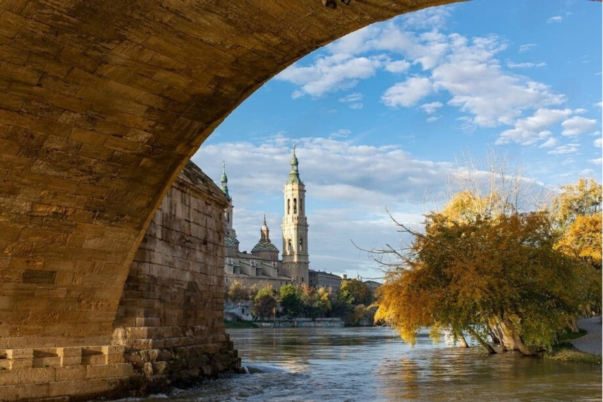 Puente de Piedra y Balcón de San Lázaro