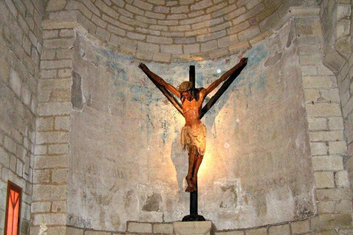 Iglesia del Crucifijo: El Misterio del Cristo en «Y»