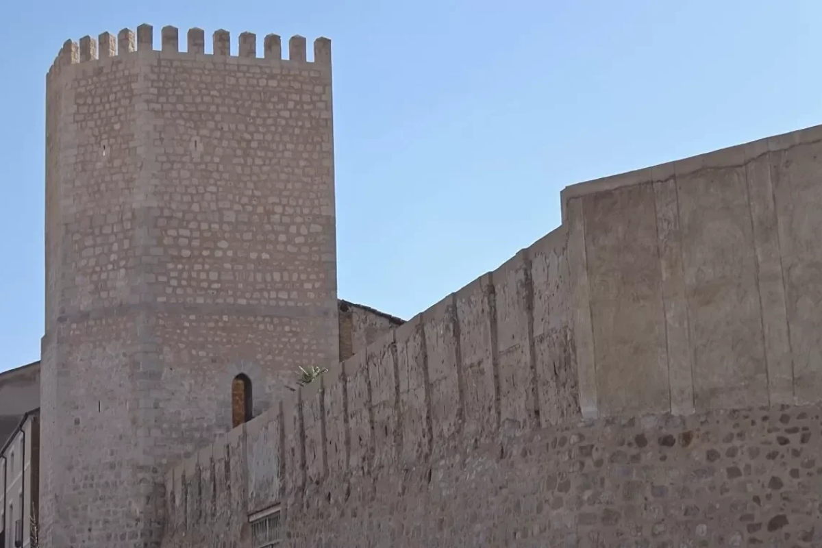 Las Murallas de Teruel y el Torreón de San Esteban: El Pasado Defensivo Medieval