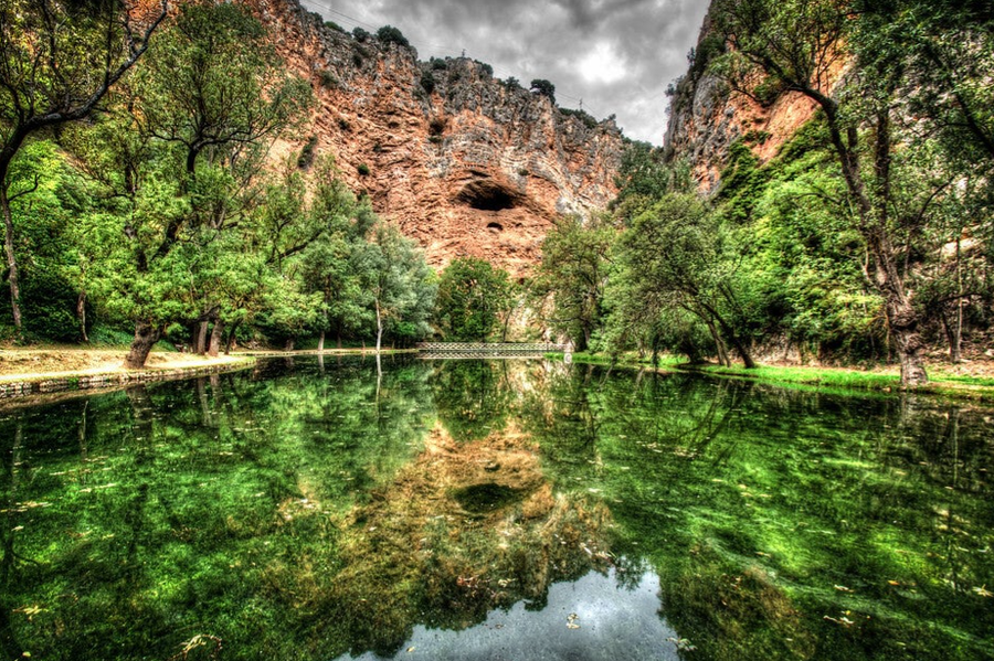 Lago del Espejo, Monasterio de Piedra