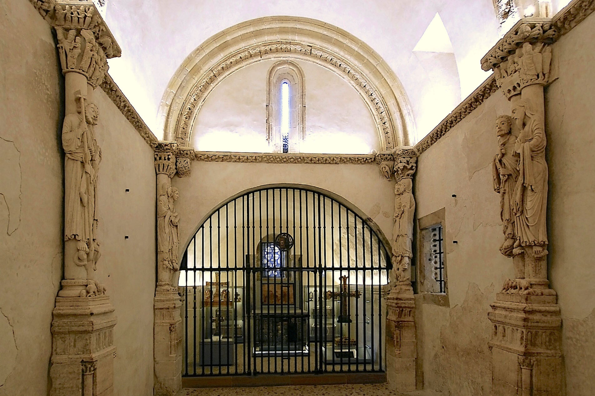 Capilla de San Migue - Cámara Santa, Oviedo