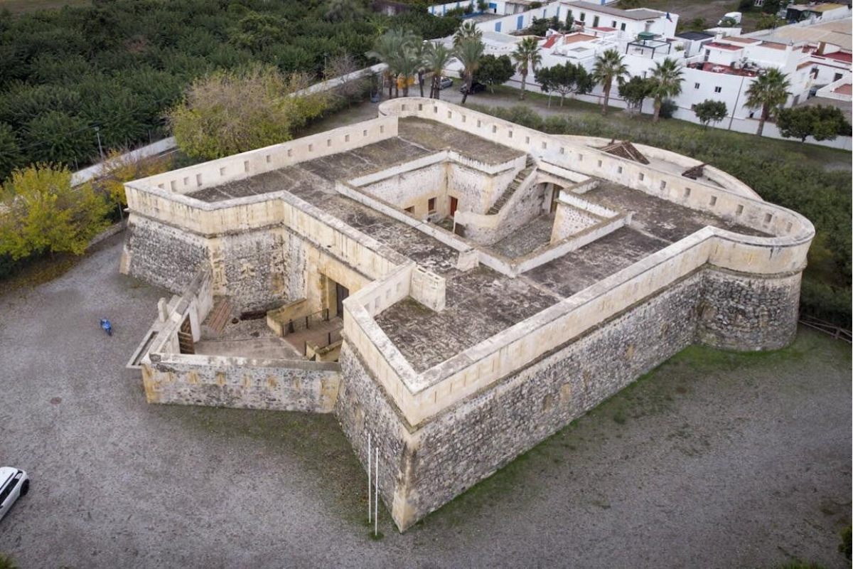 Castillo de La Herradura (o Castillo de Cerro Gordo)