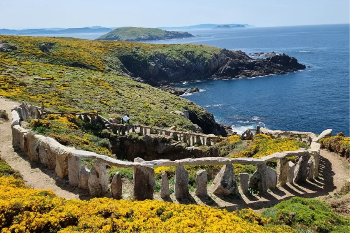 Isla de Ons es un tesoro natural situado en la entrada de la Ría de Pontevedra,