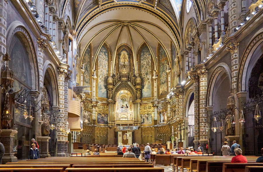 interior Basílica de Santa María de Montserrat