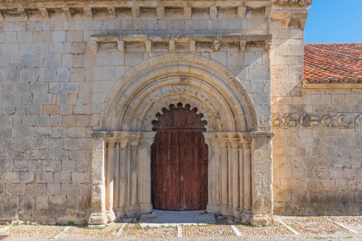 Iglesia de San Bartolomé y Capilla del Mensario. El Calendario Agrícola y Esotérico de la Sierra